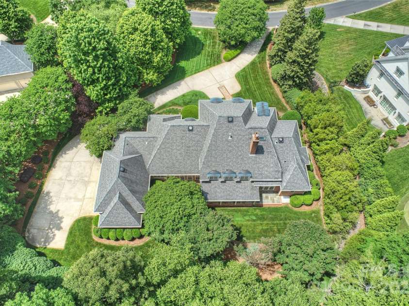 5701 Challisford Lane, Charlotte, NC 28226.  MLS# CAR4253782, YatesRealty ID 11903. 