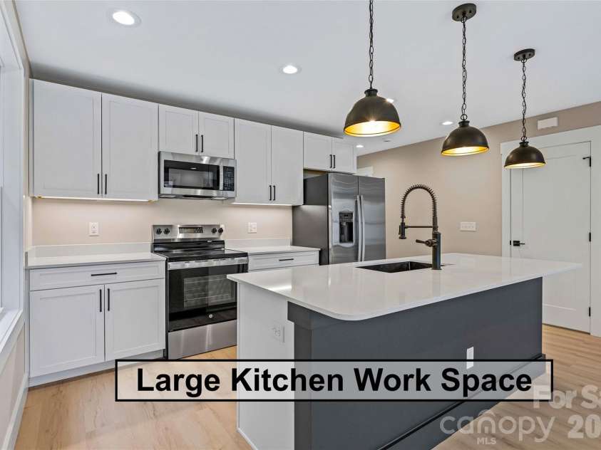 12 Knox Road, Black Mountain, NC 28711.  MLS# CAR4327309, YatesRealty ID 11904. 