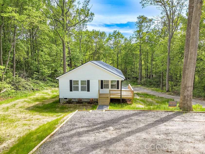 12 Knox Road, Black Mountain, NC 28711.  MLS# CAR4327309, YatesRealty ID 11904. 