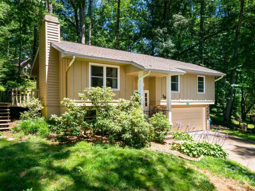 10 Muirfield Drive, Arden, NC 28704.  MLS# CAR4186604, YatesRealty ID 11905. 