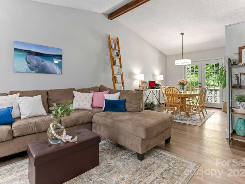 10 Muirfield Drive, Arden, NC 28704.  MLS# CAR4186604, YatesRealty ID 11905. 
