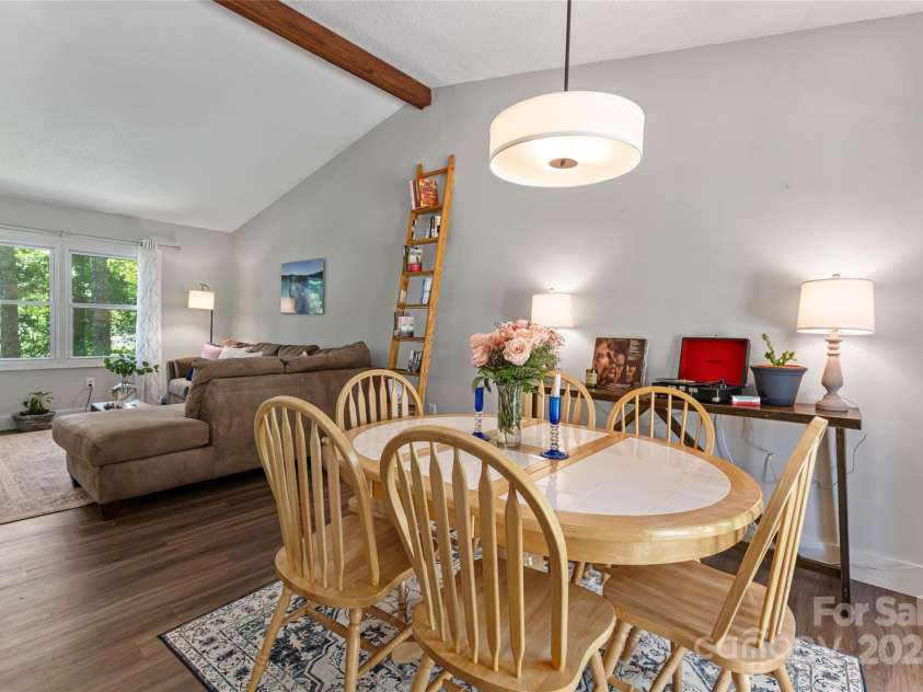 10 Muirfield Drive, Arden, NC 28704.  MLS# CAR4186604, YatesRealty ID 11905. 