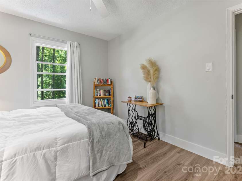 10 Muirfield Drive, Arden, NC 28704.  MLS# CAR4186604, YatesRealty ID 11905. 