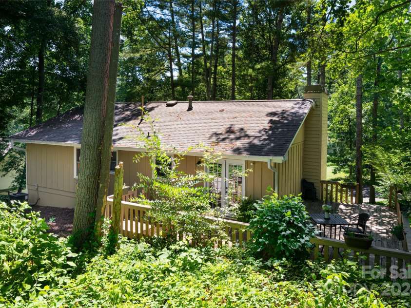 10 Muirfield Drive, Arden, NC 28704.  MLS# CAR4186604, YatesRealty ID 11905. 