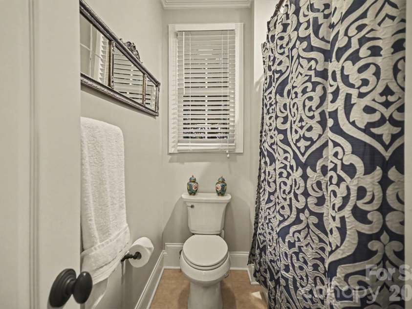 6722 Fox Ridge Circle, Davidson, NC 28036.  MLS# CAR4334663, YatesRealty ID 11905. 