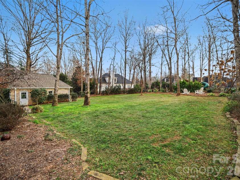 6722 Fox Ridge Circle, Davidson, NC 28036.  MLS# CAR4334663, YatesRealty ID 11905. Fenced in private back yard. 