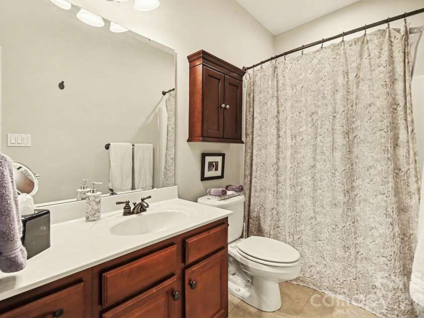 6722 Fox Ridge Circle, Davidson, NC 28036.  MLS# CAR4334663, YatesRealty ID 11905. Flex Room ensuite