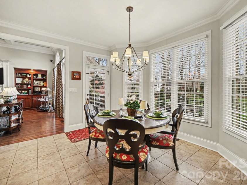 6722 Fox Ridge Circle, Davidson, NC 28036.  MLS# CAR4334663, YatesRealty ID 11905. Kitchen dinette looks out over back yard. 