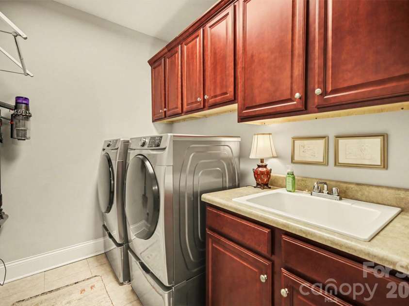 6722 Fox Ridge Circle, Davidson, NC 28036.  MLS# CAR4334663, YatesRealty ID 11905. Main level Laundry Room. 