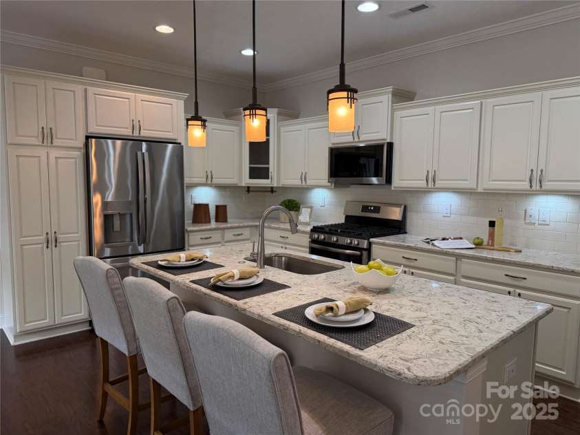 1220 Avalon Place, Matthews, NC 28104.  MLS# CAR4224062, YatesRealty ID 11907. 