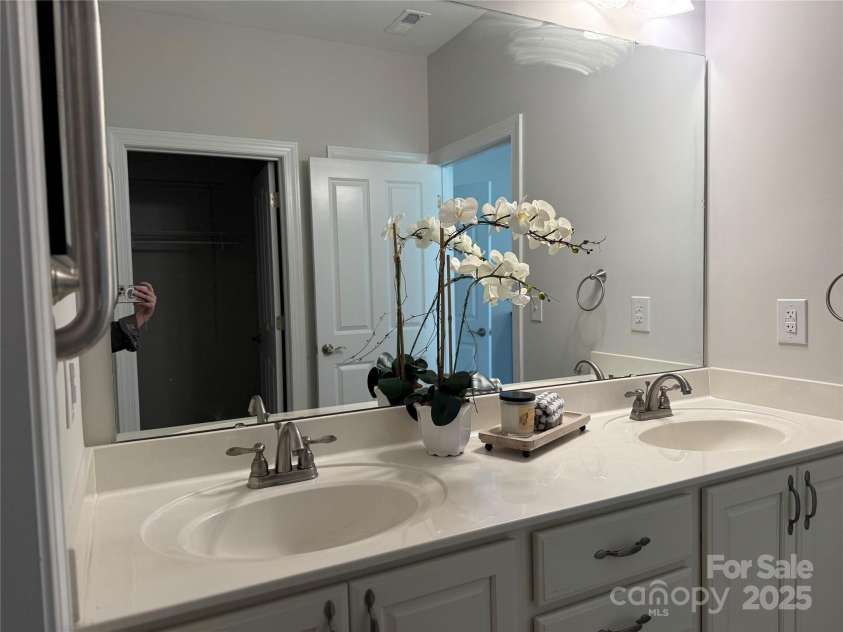 1220 Avalon Place, Matthews, NC 28104.  MLS# CAR4224062, YatesRealty ID 11907. 