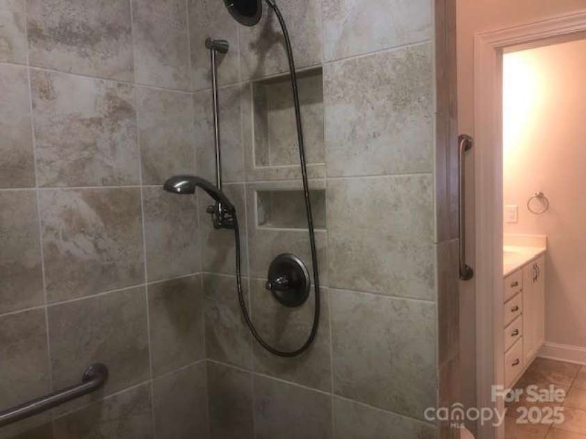 1220 Avalon Place, Matthews, NC 28104.  MLS# CAR4224062, YatesRealty ID 11907. 