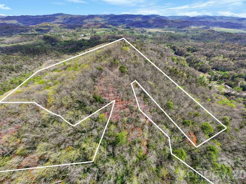 305 Stamey Creek Road, Brevard, NC 28712.  MLS# CAR4368936, YatesRealty ID 11907. 