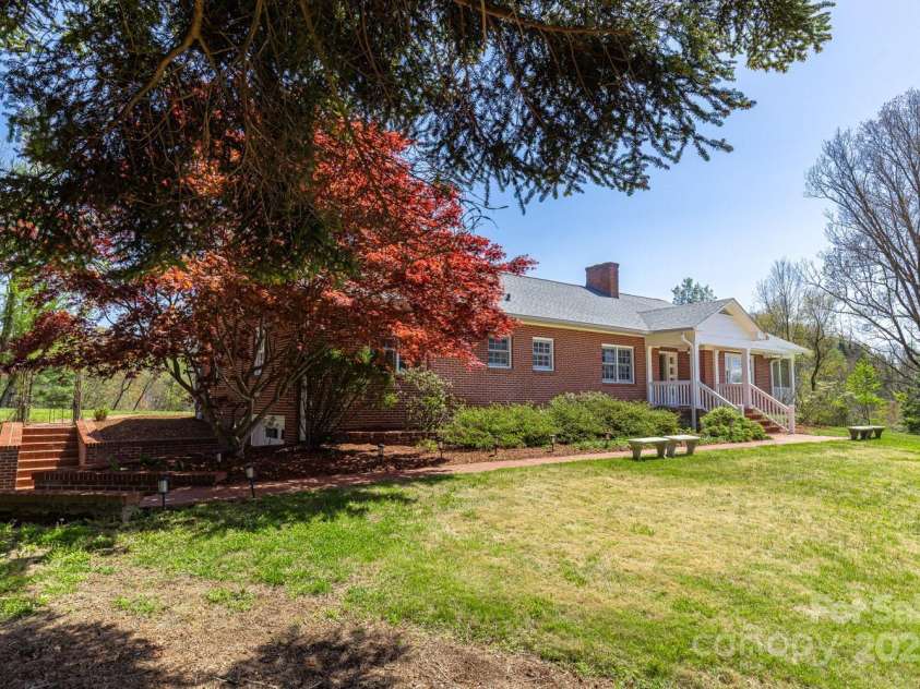 10 Summer Street, Asheville, NC 28804.  MLS# CAR4246036, YatesRealty ID 11908. 