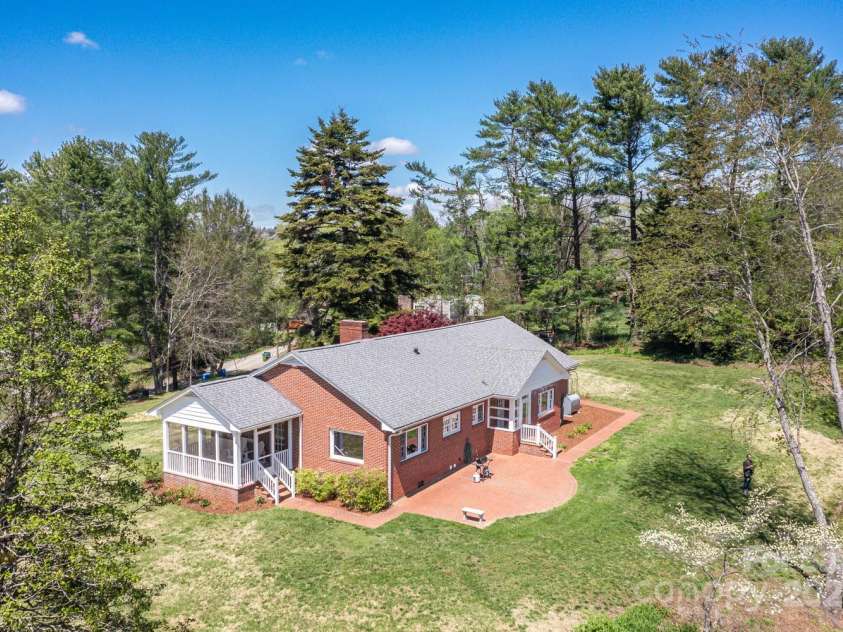 10 Summer Street, Asheville, NC 28804.  MLS# CAR4246036, YatesRealty ID 11908. 