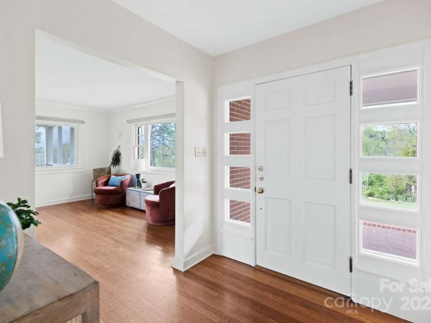 10 Summer Street, Asheville, NC 28804.  MLS# CAR4246036, YatesRealty ID 11908. 