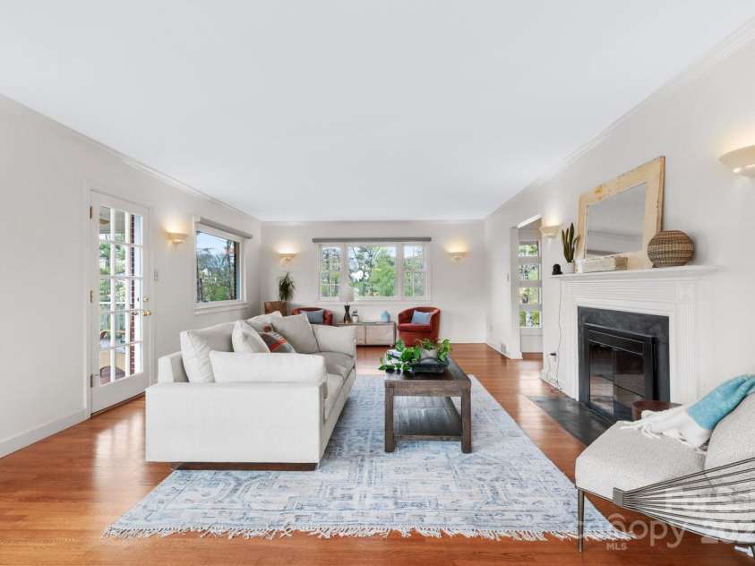 10 Summer Street, Asheville, NC 28804.  MLS# CAR4246036, YatesRealty ID 11908. 