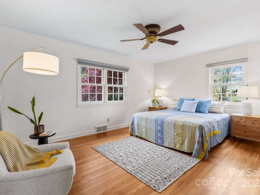 10 Summer Street, Asheville, NC 28804.  MLS# CAR4246036, YatesRealty ID 11908. 