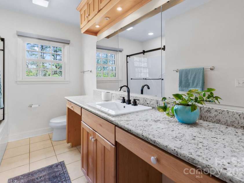 10 Summer Street, Asheville, NC 28804.  MLS# CAR4246036, YatesRealty ID 11908. 