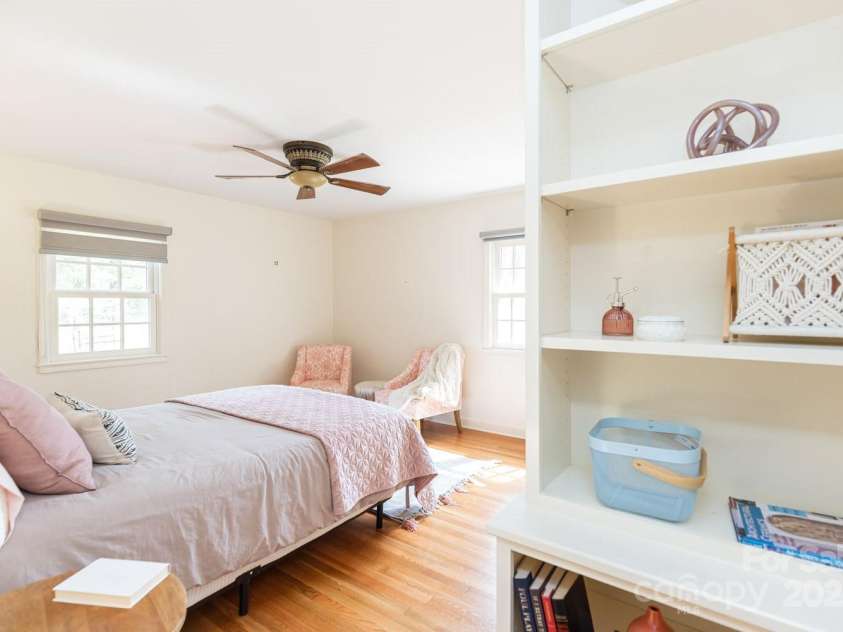 10 Summer Street, Asheville, NC 28804.  MLS# CAR4246036, YatesRealty ID 11908. 