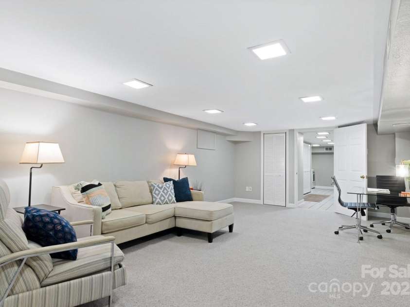 10 Summer Street, Asheville, NC 28804.  MLS# CAR4246036, YatesRealty ID 11908. 