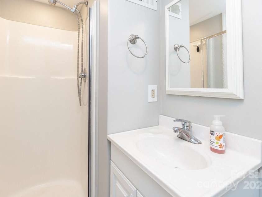 10 Summer Street, Asheville, NC 28804.  MLS# CAR4246036, YatesRealty ID 11908. 