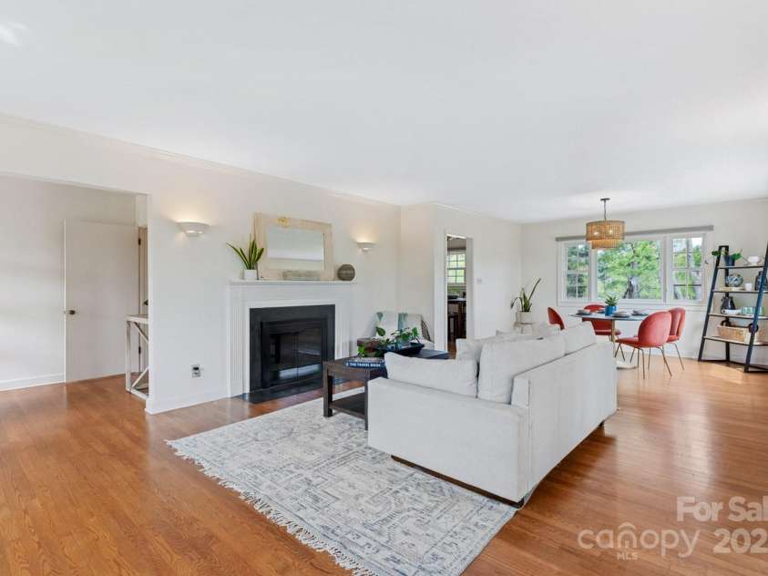 10 Summer Street, Asheville, NC 28804.  MLS# CAR4246036, YatesRealty ID 11908. 