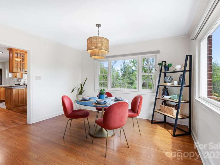 10 Summer Street, Asheville, NC 28804.  MLS# CAR4246036, YatesRealty ID 11908. 