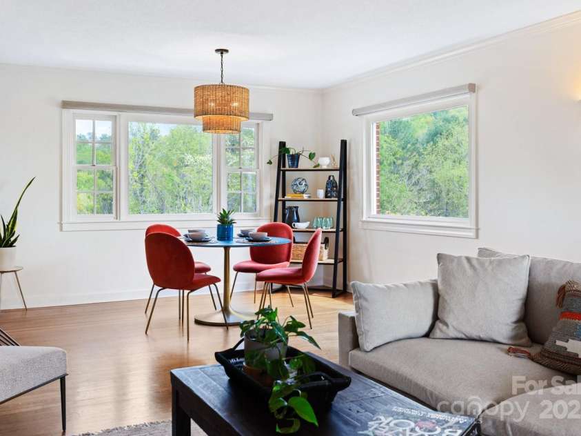 10 Summer Street, Asheville, NC 28804.  MLS# CAR4246036, YatesRealty ID 11908. 