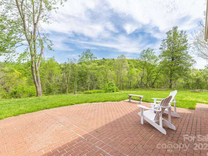 10 Summer Street, Asheville, NC 28804.  MLS# CAR4246036, YatesRealty ID 11908. 