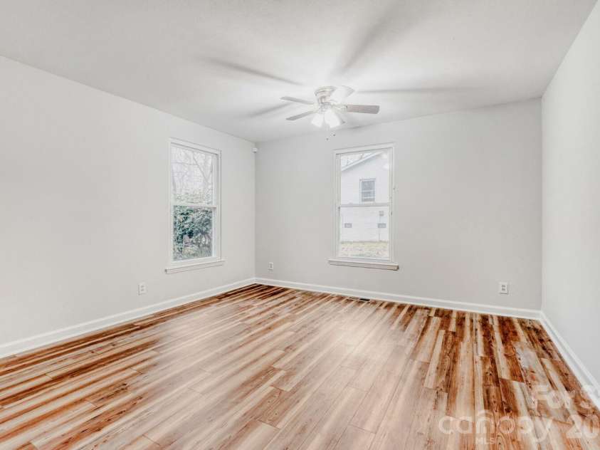3728 Seaforth Drive, Charlotte, NC 28205.  MLS# CAR4353566, YatesRealty ID 11908. Dining Area