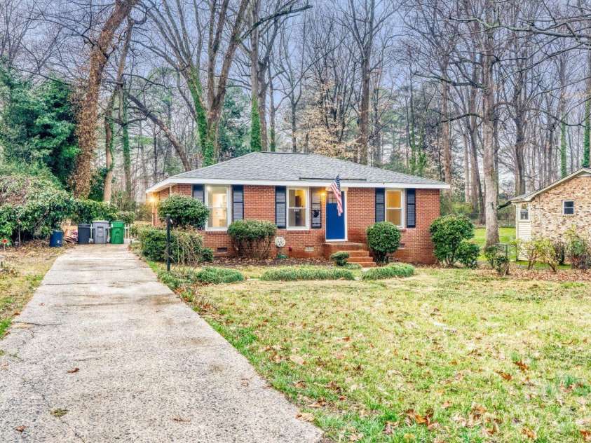 3728 Seaforth Drive, Charlotte, NC 28205.  MLS# CAR4353566, YatesRealty ID 11908. Front 