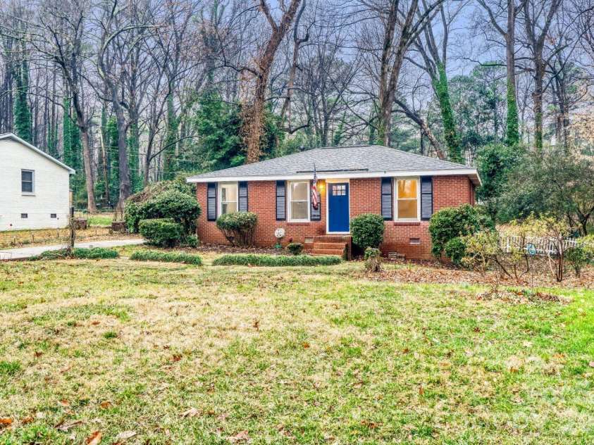 3728 Seaforth Drive, Charlotte, NC 28205.  MLS# CAR4353566, YatesRealty ID 11908. Front
