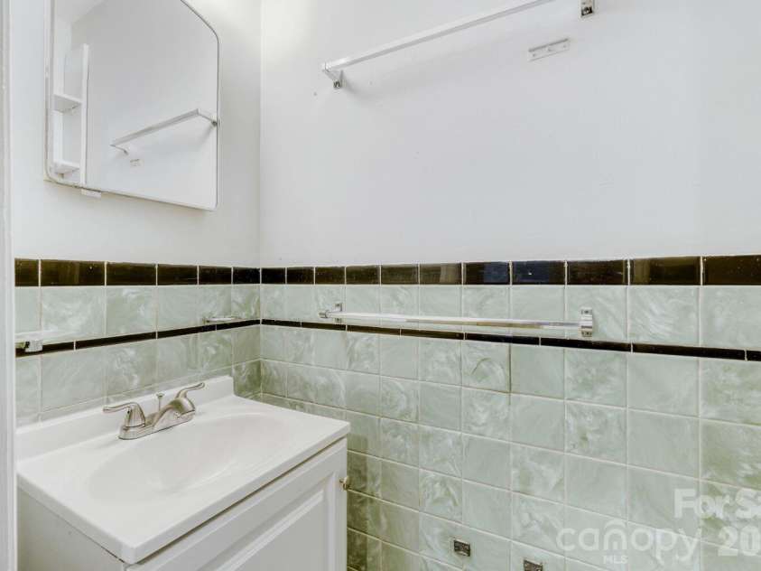 3728 Seaforth Drive, Charlotte, NC 28205.  MLS# CAR4353566, YatesRealty ID 11908. Half Bath off Bedroom 1