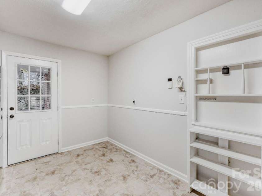 3728 Seaforth Drive, Charlotte, NC 28205.  MLS# CAR4353566, YatesRealty ID 11908. Kitchen Eat in area