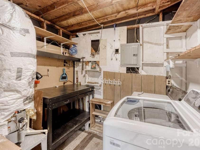 3728 Seaforth Drive, Charlotte, NC 28205.  MLS# CAR4353566, YatesRealty ID 11908. Laundry Area