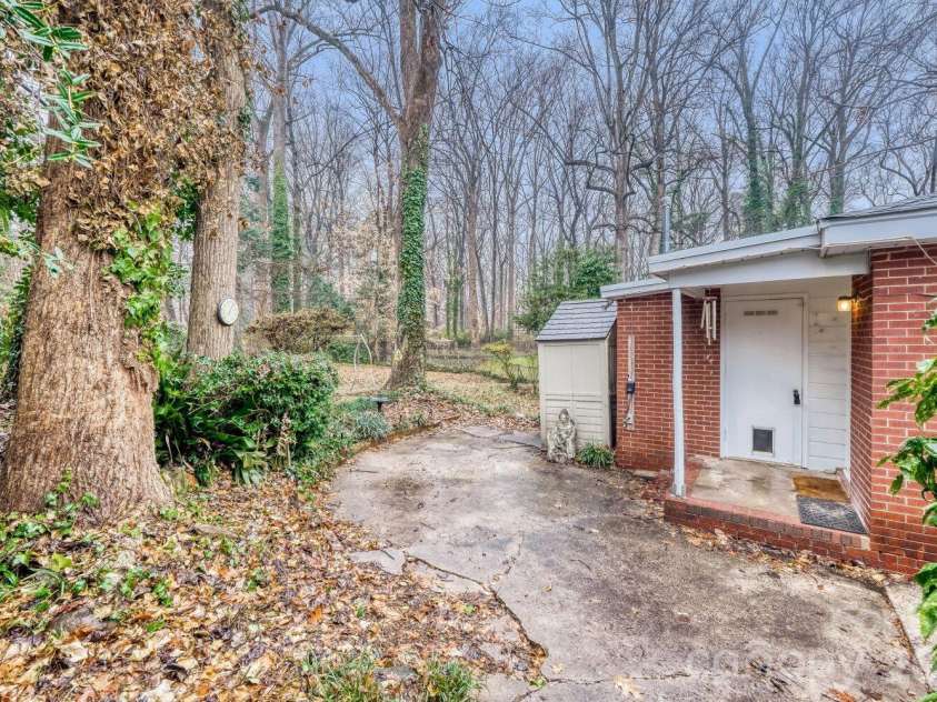 3728 Seaforth Drive, Charlotte, NC 28205.  MLS# CAR4353566, YatesRealty ID 11908. Patio