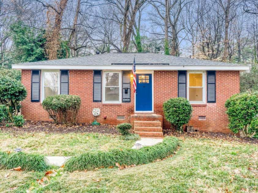 3728 Seaforth Drive, Charlotte, NC 28205.  MLS# CAR4353566, YatesRealty ID 11908. Welcome Home