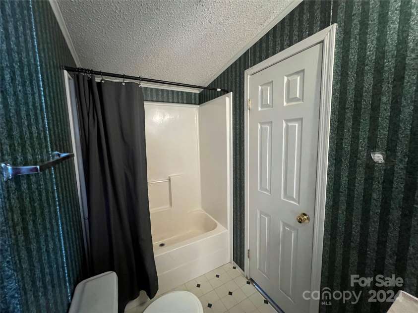 36245 Nugget Road, New London, NC 28127.  MLS# CAR4197702, YatesRealty ID 11909. Bathroom #1