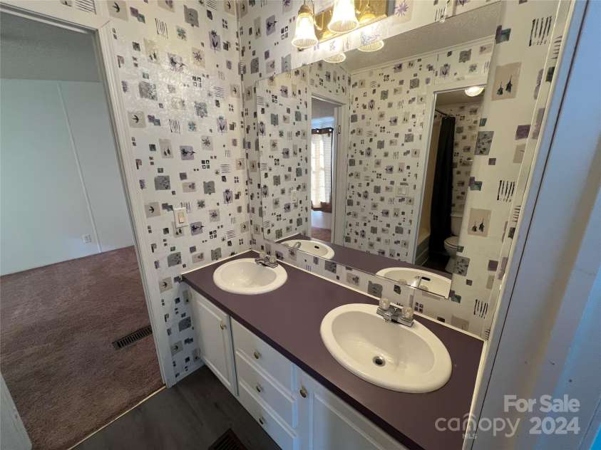 36245 Nugget Road, New London, NC 28127.  MLS# CAR4197702, YatesRealty ID 11909. Jack & Jill bath between bedroom #2, #3