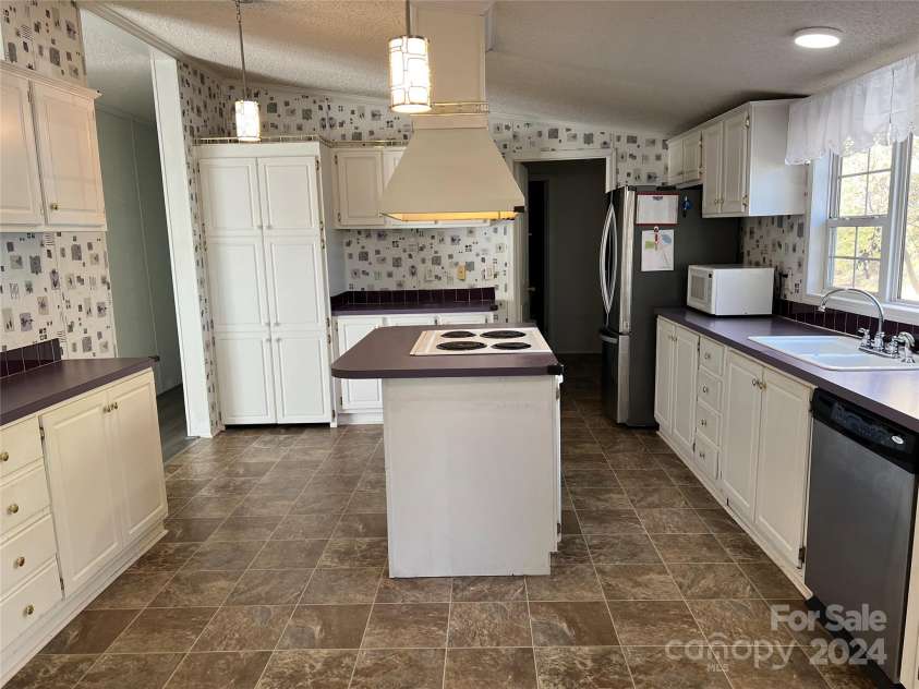 36245 Nugget Road, New London, NC 28127.  MLS# CAR4197702, YatesRealty ID 11909. Kitchen