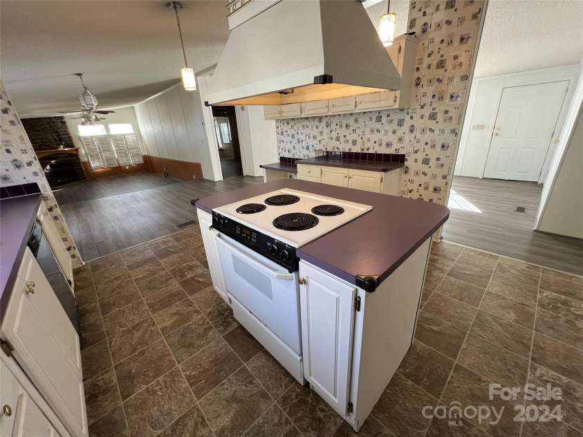 36245 Nugget Road, New London, NC 28127.  MLS# CAR4197702, YatesRealty ID 11909. Kitchen