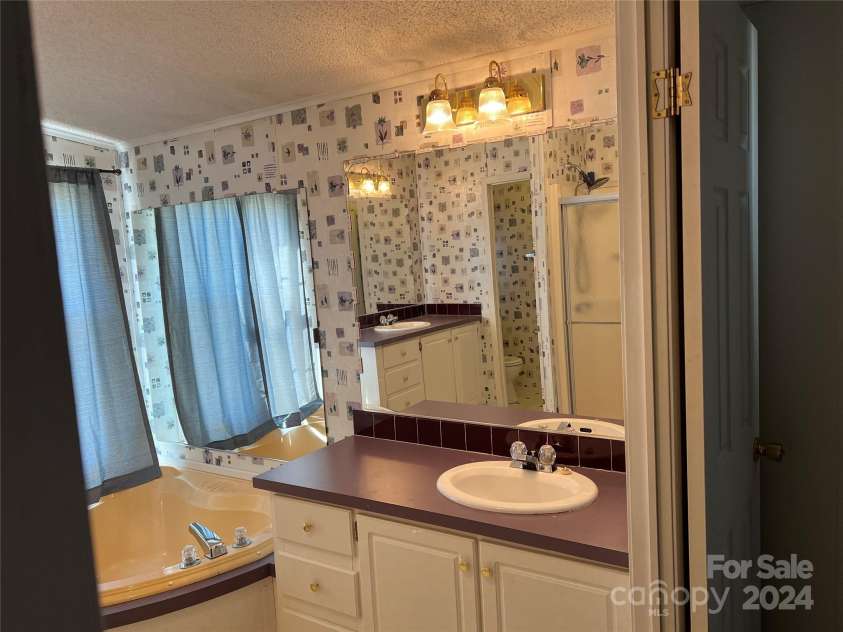 36245 Nugget Road, New London, NC 28127.  MLS# CAR4197702, YatesRealty ID 11909. Master Bath