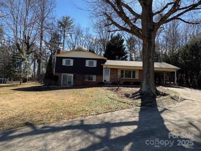 2665 Fairway Acres Circle, Lenoir, NC 28645.  MLS# CAR4226585, YatesRealty ID 1191. 
