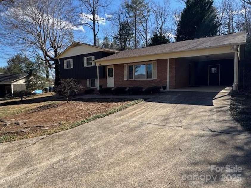 2665 Fairway Acres Circle, Lenoir, NC 28645.  MLS# CAR4226585, YatesRealty ID 1191. 