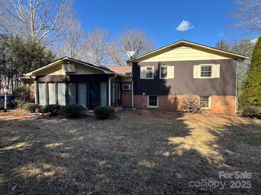 2665 Fairway Acres Circle, Lenoir, NC 28645.  MLS# CAR4226585, YatesRealty ID 1191. 