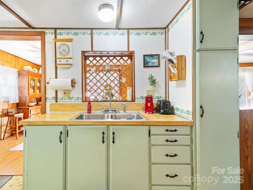 2850 Henson Creek Road, Newland, NC 28657.  MLS# CAR4329735, YatesRealty ID 1191. 