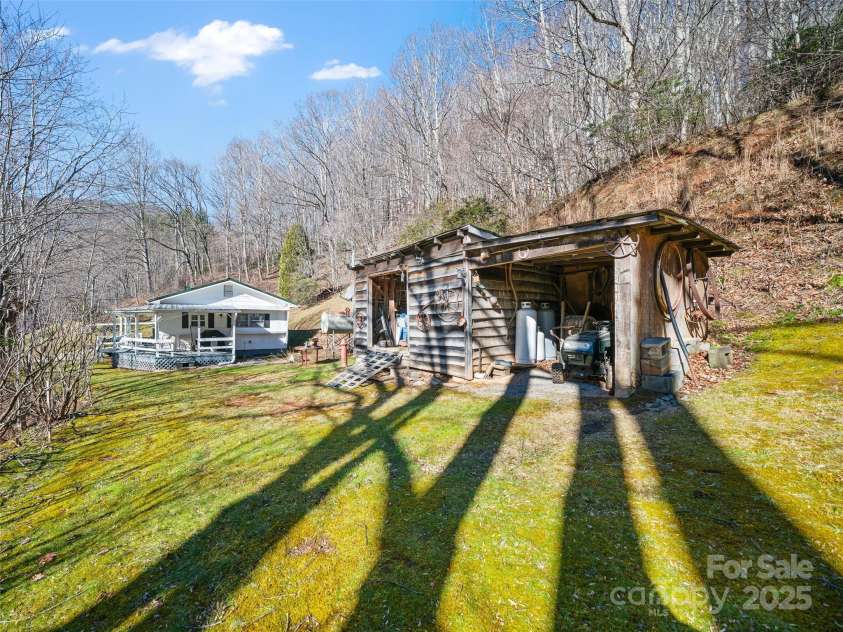 2850 Henson Creek Road, Newland, NC 28657.  MLS# CAR4329735, YatesRealty ID 1191. 