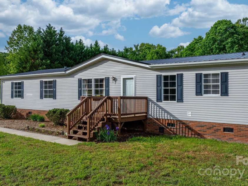 2521 Melvin Propst Drive, Morganton, NC 28655.  MLS# CAR4253897, YatesRealty ID 11910. 