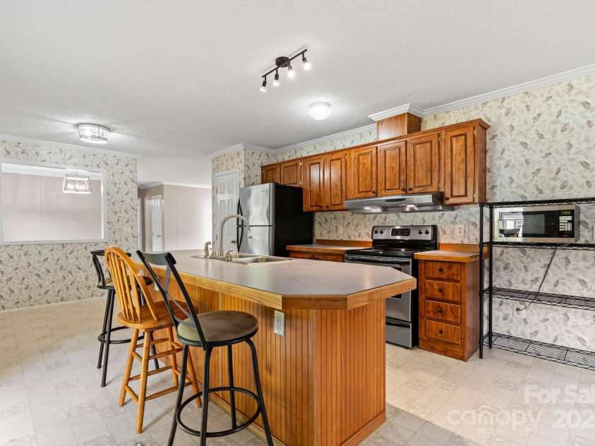 2521 Melvin Propst Drive, Morganton, NC 28655.  MLS# CAR4253897, YatesRealty ID 11910. 